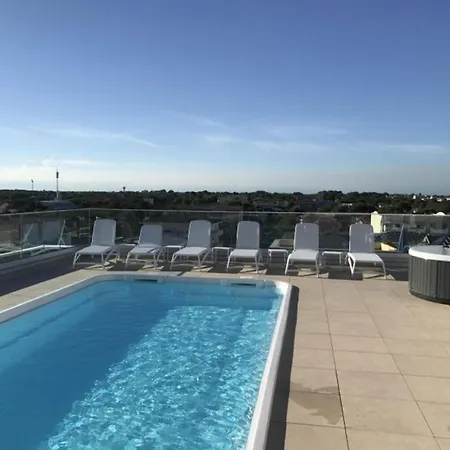 Apartment Contemporary Featuring A Rooftop Pool *